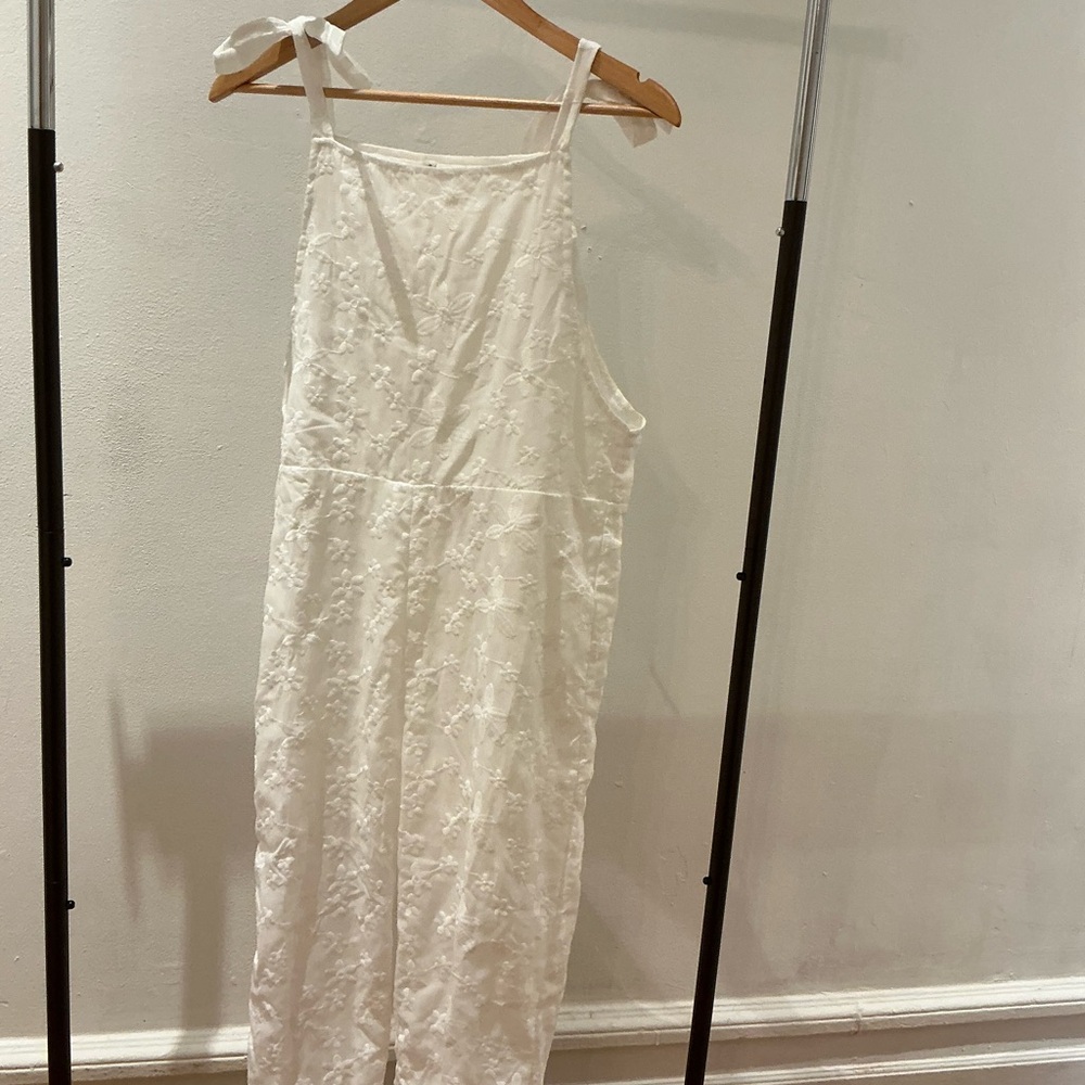 Elegant White Floral Lace Dress